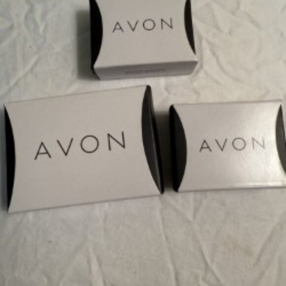 Bracelet, Necklace, & Earrings AVON NEW (3 items) - Picture 8 of 8
